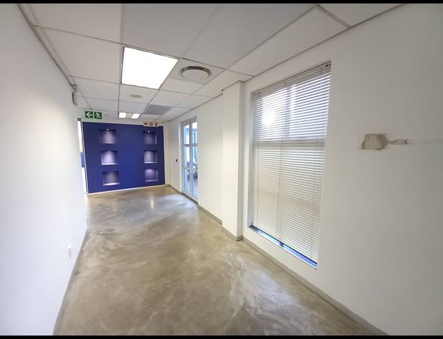 1,940M² OFFICE TO LET IN BRYANSTON